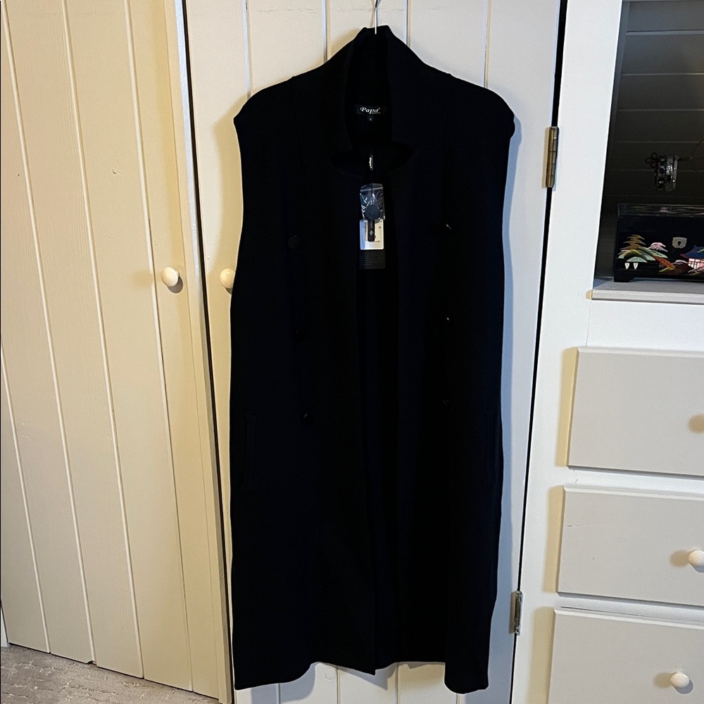 Elegant Black Sleeveless Blazer